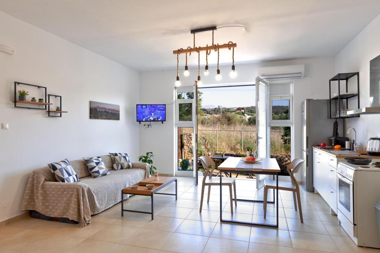 Livingfy Apt With Mountain View & Garden Vámos Exteriér fotografie