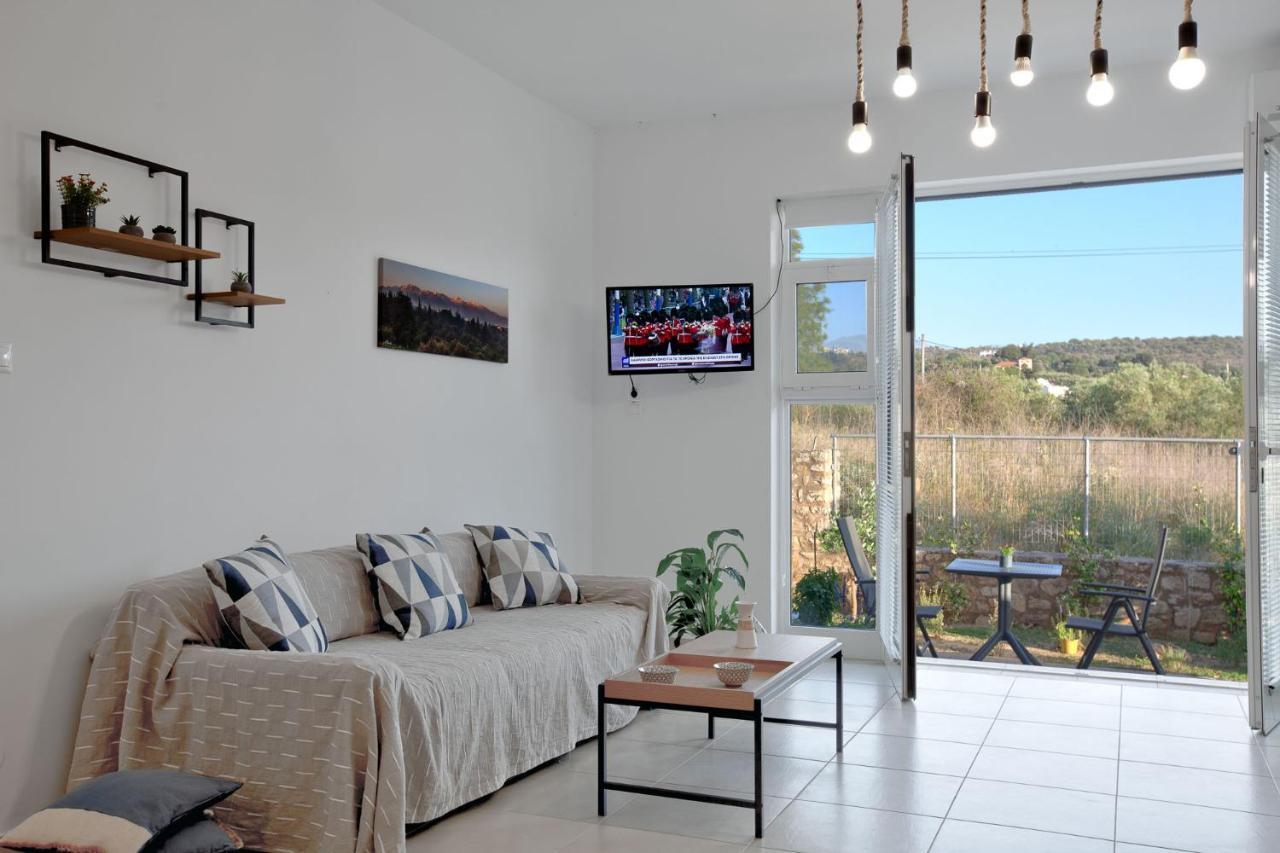 Livingfy Apt With Mountain View & Garden Vámos Exteriér fotografie
